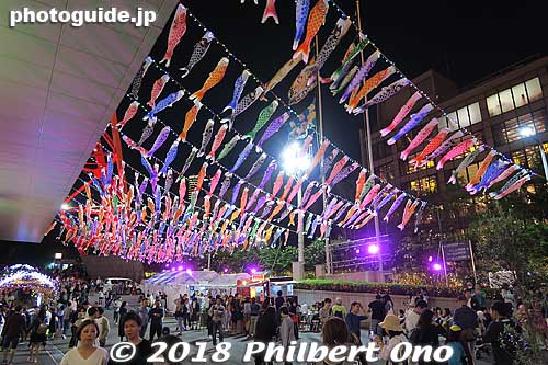 A real crowd pleaser. Beautiful and photogenic.
Keywords: tokyo minato-ku tower koinobori carp streamers children day festival night
