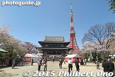 Visited in late March 2015 during cherry blossom season.
Keywords: minato-ku tokyo zojoji jodo-shu Buddhist temple