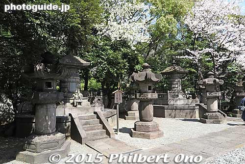 Three more Tokugawa tombs.
Keywords: minato-ku tokyo zojoji jodo-shu Buddhist temple tokugawa shogun graves Mausoleum