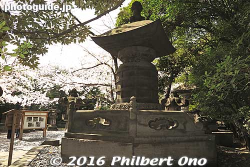 Side view
Keywords: minato-ku tokyo zojoji jodo-shu Buddhist temple tokugawa shogun graves Mausoleum