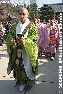 Keywords: minato-ku tokyo zojoji jodo-shu Buddhist temple setsubun priest