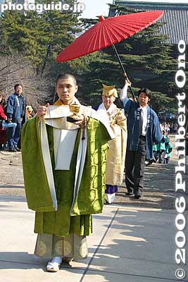 Keywords: minato-ku tokyo zojoji jodo-shu Buddhist temple setsubun priest