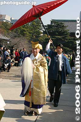 Zojoji Head priest
Keywords: minato-ku tokyo zojoji jodo-shu Buddhist japantemple setsubun priest