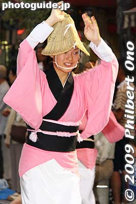 三鷹飛粋連
Keywords: tokyo mitaka awa odori dancers matsuri festival women 