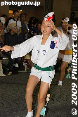Hotaru from Koganei.
Keywords: tokyo mitaka awa odori dancers matsuri festival women 