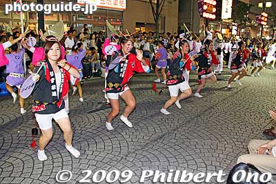 Rhythm-ren りずむ連
Keywords: tokyo mitaka awa odori dancers matsuri festival women 