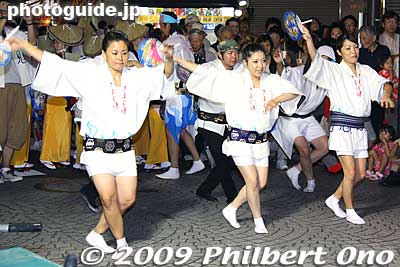 Kimagu-ren きまぐ連
Keywords: tokyo mitaka awa odori dancers matsuri festival women