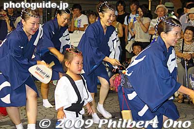 東州斎（高円寺）
Keywords: tokyo mitaka awa odori dancers matsuri festival women