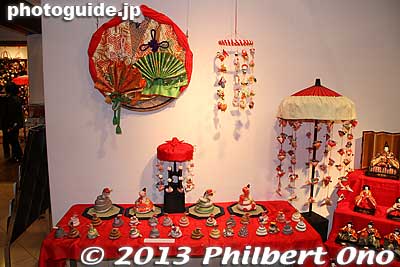 The first exhibition space has these hina decorations.
Keywords: tokyo mizuho-machi hina matsuri doll festival koshinkan