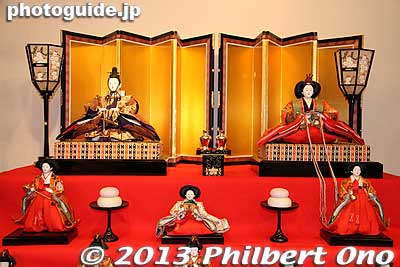 Top-tier Hina dolls at Koshinkan, Mizuho, Tokyo.
Keywords: tokyo mizuho-machi hina matsuri doll festival koshinkan