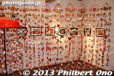 There are ten ladies who volunteer to make these hanging decorations every year by hand at their own expense. They add many new dolls each year to this hina doll display.
Keywords: tokyo mizuho-machi hina matsuri doll festival koshinkan