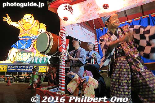 Floats and dancers paraded by the Dedara Nebuta float.
Keywords: tokyo musashi-murayama dedara matsuri festival