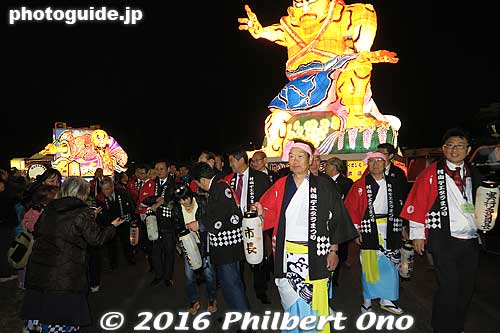 The man in the middle is the city's mayor.
Keywords: tokyo musashi-murayama dedara matsuri festival