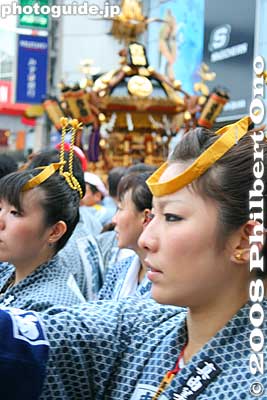 Kichijoji Autumn Festival
Keywords: tokyo musashino kichijoji autumn fall festival matsuri mikoshi portable shrine parade procession shinto happi coat woman girl matsuribijin
