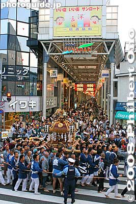 Keywords: tokyo musashino kichijoji autumn fall festival matsuri mikoshi portable shrine parade procession shinto shopping arcade