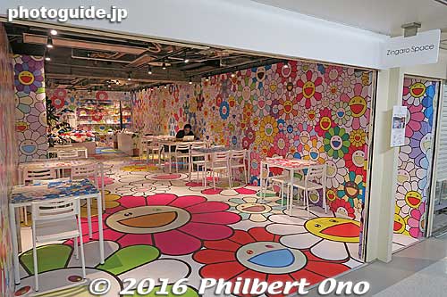 It had this cafe decorated by the famous Takashi Murakami. That's what I love about Japan, always something unexpected.
Keywords: tokyo nakano-ku Broadway Takashi Murakami