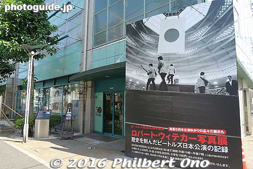 To commemorate the anniversary, a photo exhibition of The Beatles in Japan taken by their official tour photographer Robert Whitaker (1939–2011) was held here in Nakano, Tokyo.
Keywords: tokyo nakano-ku beatles photo exhibition
