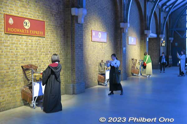 Photo op: Through the Wall. Push a baggage cart into the wall to enter Platform 9¾.
