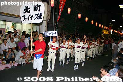 School baseball team, Kitamachi Faiyers. No dancing.
Keywords: tokyo nerima-ku kitamachi awa odori dance festival matsuri dancing dancers parade