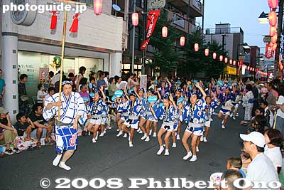Keywords: tokyo nerima-ku kitamachi awa odori dance festival matsuri dancing dancers women parade kimono