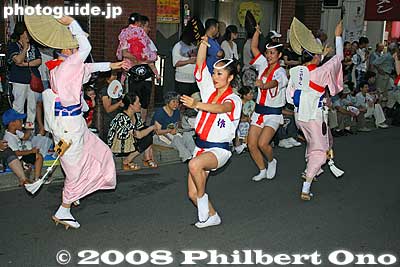 Keywords: tokyo nerima-ku kitamachi awa odori dance summer festival matsuri dancing dancers women parade kimono