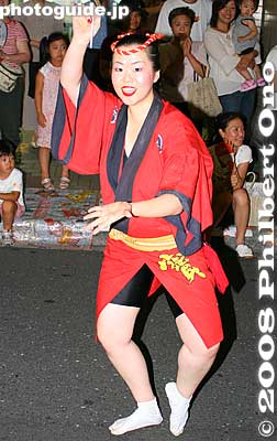 She loved to pose for photographers.
Keywords: tokyo nerima-ku kitamachi awa odori dance summer festival matsuri dancing dancers women parade kimono