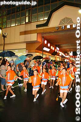 Nakamurabashi-ren passing through Nakamurabashi Station.
Keywords: tokyo nerima-ku nakamurabashi awa odori dance matsuri festival dancers women kimono children