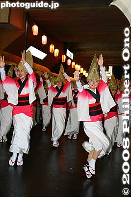 Nakamurabashi-ren
Keywords: tokyo nerima-ku nakamurabashi awa odori dance matsuri festival dancers women kimono