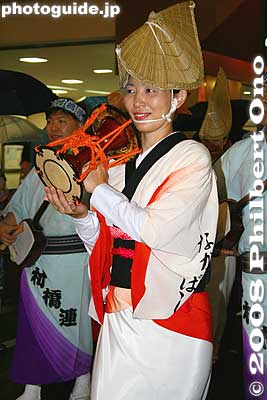 Tsuzumi shoulder drum
Keywords: tokyo nerima-ku nakamurabashi awa odori dance matsuri festival dancers women kimono drummer