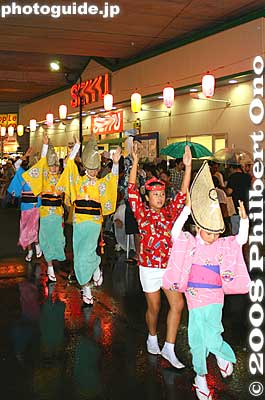 Okame-ren 女華夢連
Keywords: tokyo nerima-ku nakamurabashi awa odori dance matsuri festival dancers women kimono children girls