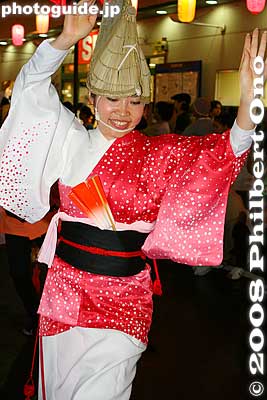 Shinobu-ren (from Koenji) teamed up with Chirudo-ren (Child-ren). しのぶ（忍）連
Keywords: tokyo nerima-ku nakamurabashi awa odori dance matsuri festival dancers women kimono