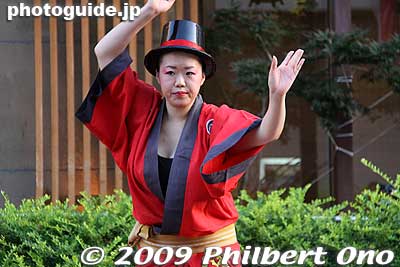 First time I saw an awa odori dancer wearing a hat like this.
Keywords: tokyo nerima-ku nakamurabashi awa odori dance matsuri festival dancers women 