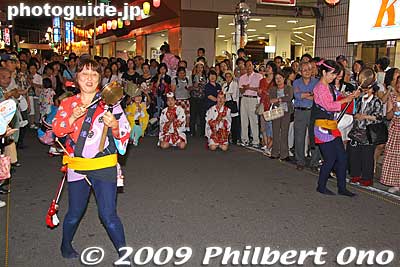 You have to [url=http://www.youtube.com/watch?v=n2D-2bxIoEQ]see my video[/url] see what went on. 
Keywords: tokyo nerima-ku nakamurabashi awa odori dance matsuri festival dancers women 