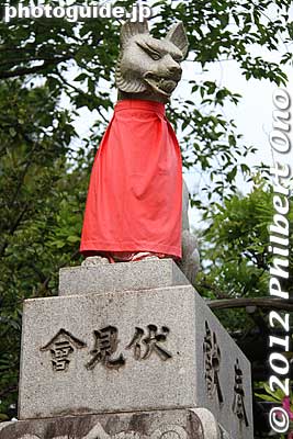 Inari shrine's messenger is a fox.
Keywords: tokyo nishitokyo fushimi inari shrine jinja shinto