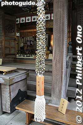 Rope with little bells.
Keywords: tokyo nishitokyo tanashi jinja shrine