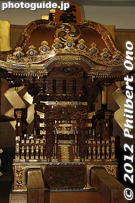 Tanashi Shrine's mikoshi portable shrines.
Keywords: tokyo nishitokyo tanashi jinja shrine