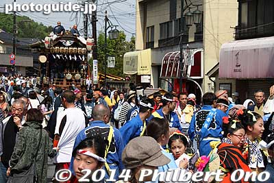 The floats keep coming one after another on the main road near JR Ome Station.
Keywords: tokyo ome taisai matsuri festival float