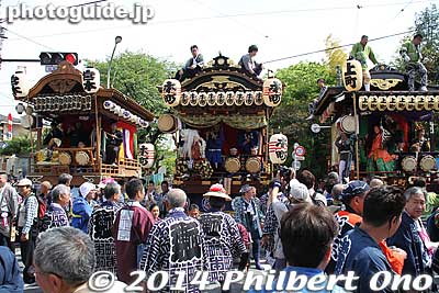 At large intersections, the floats gather for a joint jam session.
Keywords: tokyo ome taisai matsuri festival float