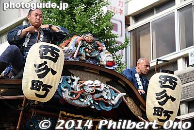Rooftop carvings are also nice.
Keywords: tokyo ome taisai matsuri festival float matsuri5