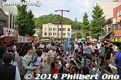 Crowd in front of JR Ome Station
Keywords: tokyo ome taisai matsuri festival float