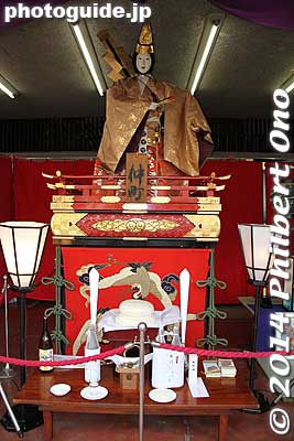 The five original floats were much taller with three tiers topped with a large doll like this. Overhead power lines installed in 1911 forced the floats to downsize and remove the dolls.
Keywords: tokyo ome taisai matsuri festival float