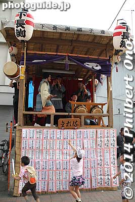Another stationary entertainment stage.
Keywords: tokyo ome taisai matsuri festival float