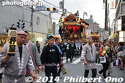 More floats arriving for the finale in front of Shimin Kaikan.
Keywords: tokyo ome taisai matsuri festival float