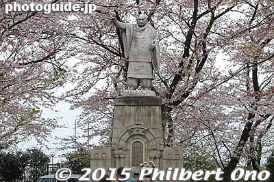 Statue of Nichiren 日蓮聖人像
Keywords: tokyo ota-ku ikegami honmonji temple buddhist nichiren