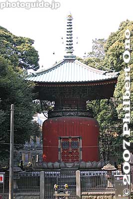 Hoto means "Treasure Tower." A beautiful building. Ikegami Honmonji, Tokyo 宝塔
Keywords: tokyo ota-ku ikegami honmonji japantemple buddhist nichiren