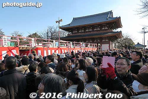 About 20 min. later, the place got full.
Keywords: tokyo ota-ku ikegami honmonji temple buddhist nichiren Setsubun