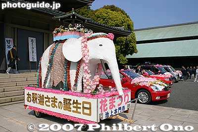 White elephant for Hanamatsuri
Keywords: tokyo ota-ku ikegami honmonji temple buddhist nichiren hanamatsuri