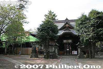 Ontake Jinja, main hall on right.
Keywords: tokyo ota-ku ward ontakesan ontake jinja shrine
