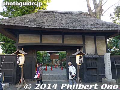Gate to the Daikan Yashiki. 
Keywords: tokyo setagaya-ku