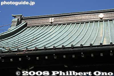 Roof ridge of Butsuden includes the family crest for the Ii Clan. Gotokuji temple.
Keywords: tokyo setagaya-ku ward gotokuji buddhist zen soto-shu temple fromshiga